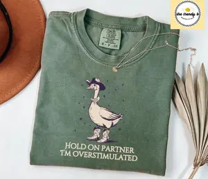 Hold On Partner I’m Overstimulated T-Shirt, Cowboy Duck Funny Graphic Tee, Western Meme Weirdcore Shirt, Unhinged Animal Humor Tee, Unisex Gift (100% Cotton)