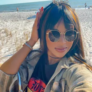 Auvzy Long Straight Layered Wig with Bangs for Women 26 inch Heat Resistant Synthetic Fiber Natural Look Adjustable Cap for Party Cosplay Daily Use