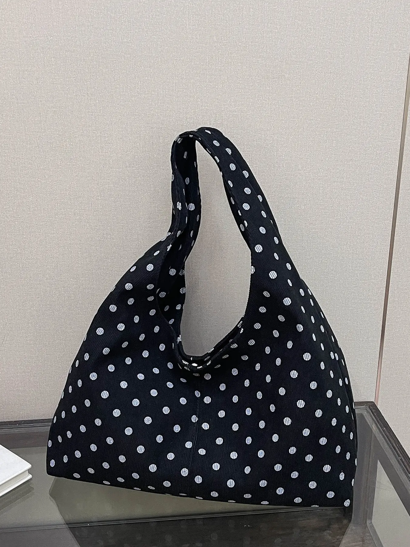 Simple and high-end fashion retro polka dot tote bag, versatile and casual large capacity textured shoulder bag, Shoulder Commuter Bag, can accommodate tablets and files, suitable for daily commuting, shopping, and gatherings, Everyday Shoulder Bag
