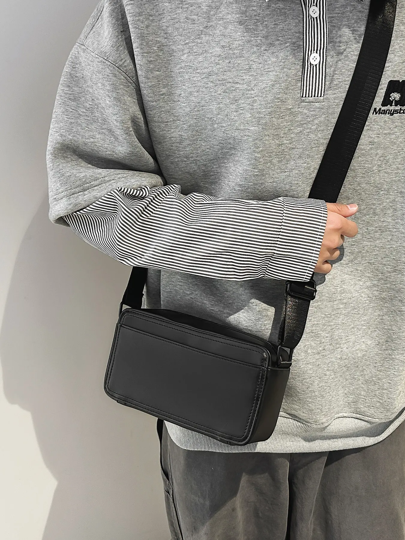 1pc Men's crossbody bag, solid color and clean color, shoulder bag with zipper closure, Casual crossbody bags, casual and simple, suitable for students, campus, work, commuting, shopping, Minimalist crossbody bag, Casual Messenger Bag