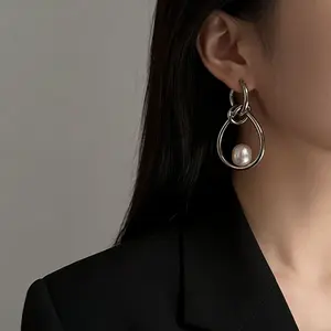 French-style geometric pearl earrings, 2026 new fashion elegant studs, coffee gold color, stylish long drop earrings