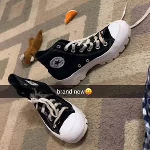 Product Review of SneakERASERS️ Instant Shoe Cleaner: 10 Pack from J**n