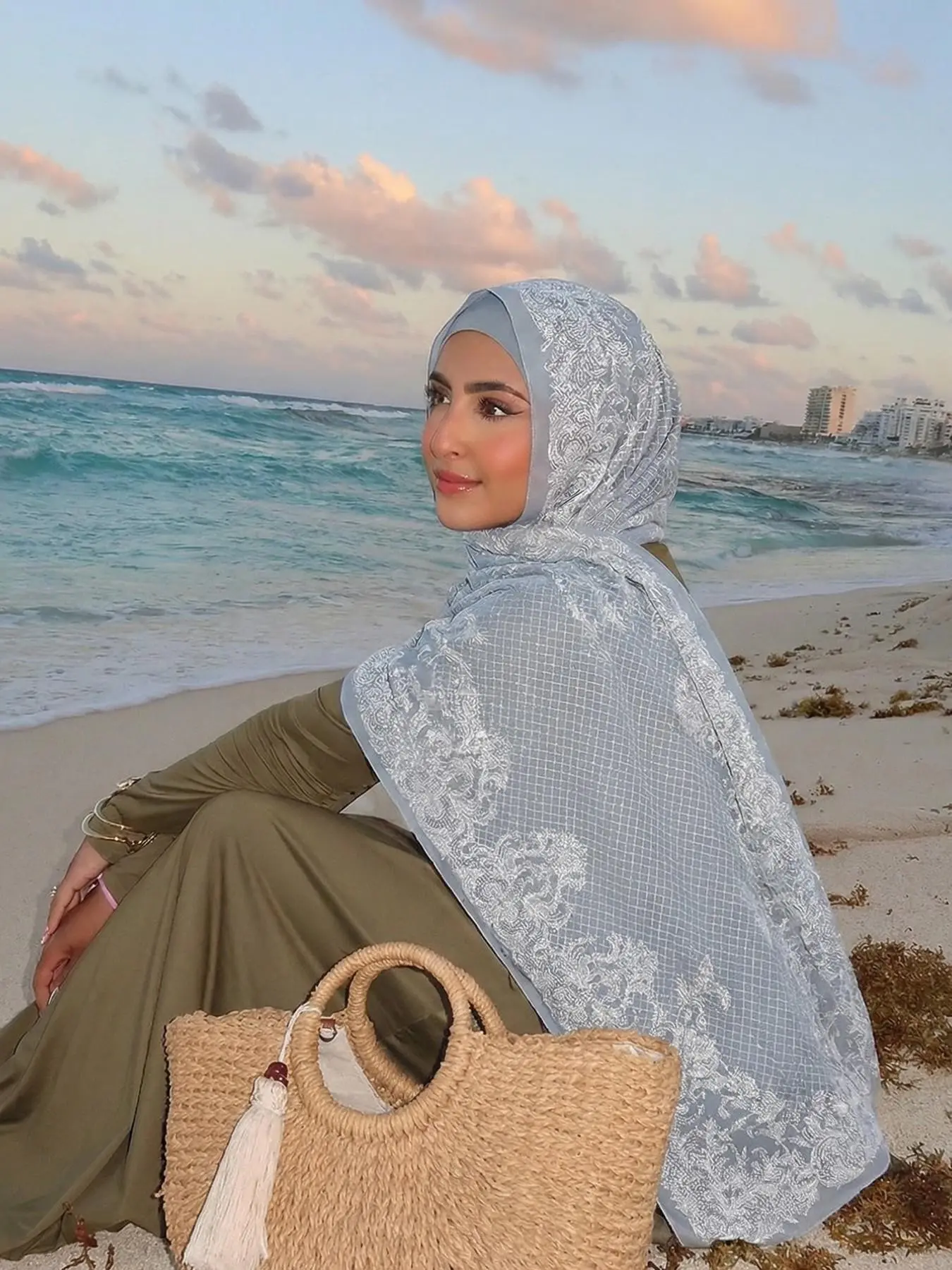 80*180cm Gray Blue Vintage Lace Printed Chiffon Hijab Thin and Breathable Muslim Modesty Hijab Wrap Daily Vacation Versatile Scarf