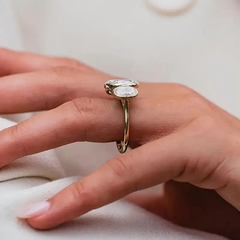 Sophisticated and stylish oval diamond ring, a vintage-inspired, versatile ring for women. Luxurious and vintage style, perfect for weddings, everyday wear, and Valentine's Day gifts. Ideal for wedding rings.