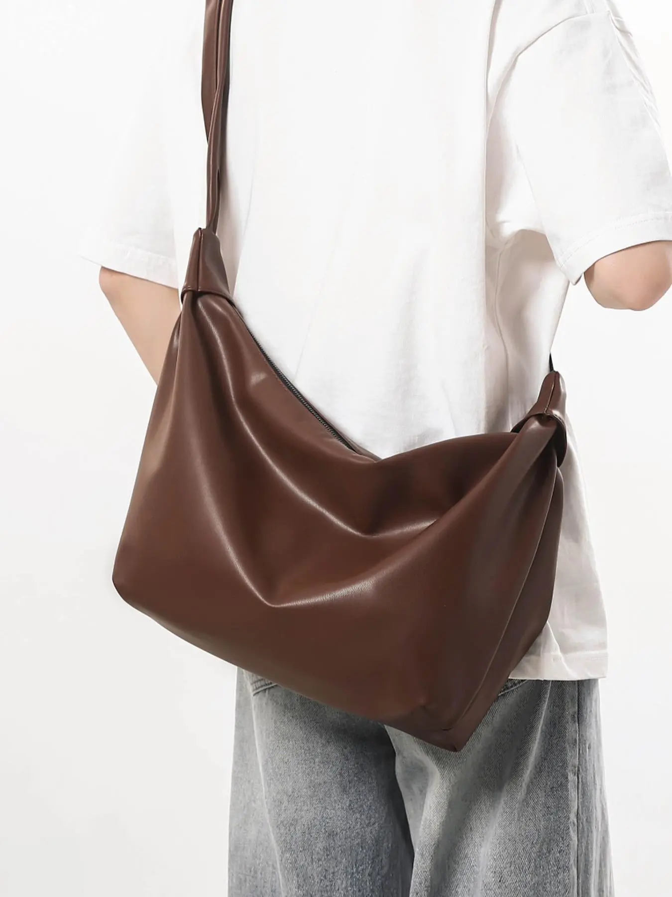 Men's Casual Fashion Solid Color Shoulder Bag, Casual Messenger Bag, Commuter Crossbody Bag, Large Capacity Bag for Daily Commuting, Versatile Travel Street Adjustable Shoulder Strap Bag, Zippered Sling Bag, One Shoulder Bag, Casual Crossbody Bags