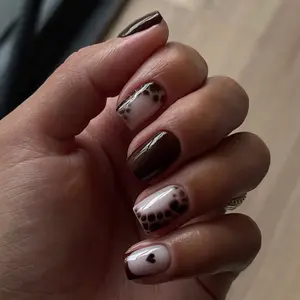 24pcs Cow Print Chocolate Color False Nails, Short Square European Style, Simple Luxury Nail Tips, Easy Wear Manicure Set