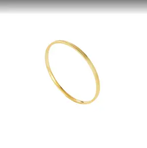 This retro and simple design bracelet with a plain bezel and Mosaic texture is a niche and fashionable accessory