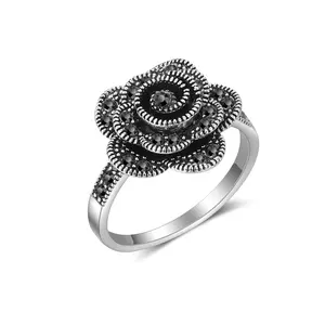Aprilery Vintage-Inspired Black Cocktail Ring for Women - Timeless Design, Hypoallergenic Materials, Versatile Gift, Elegant Jewelry