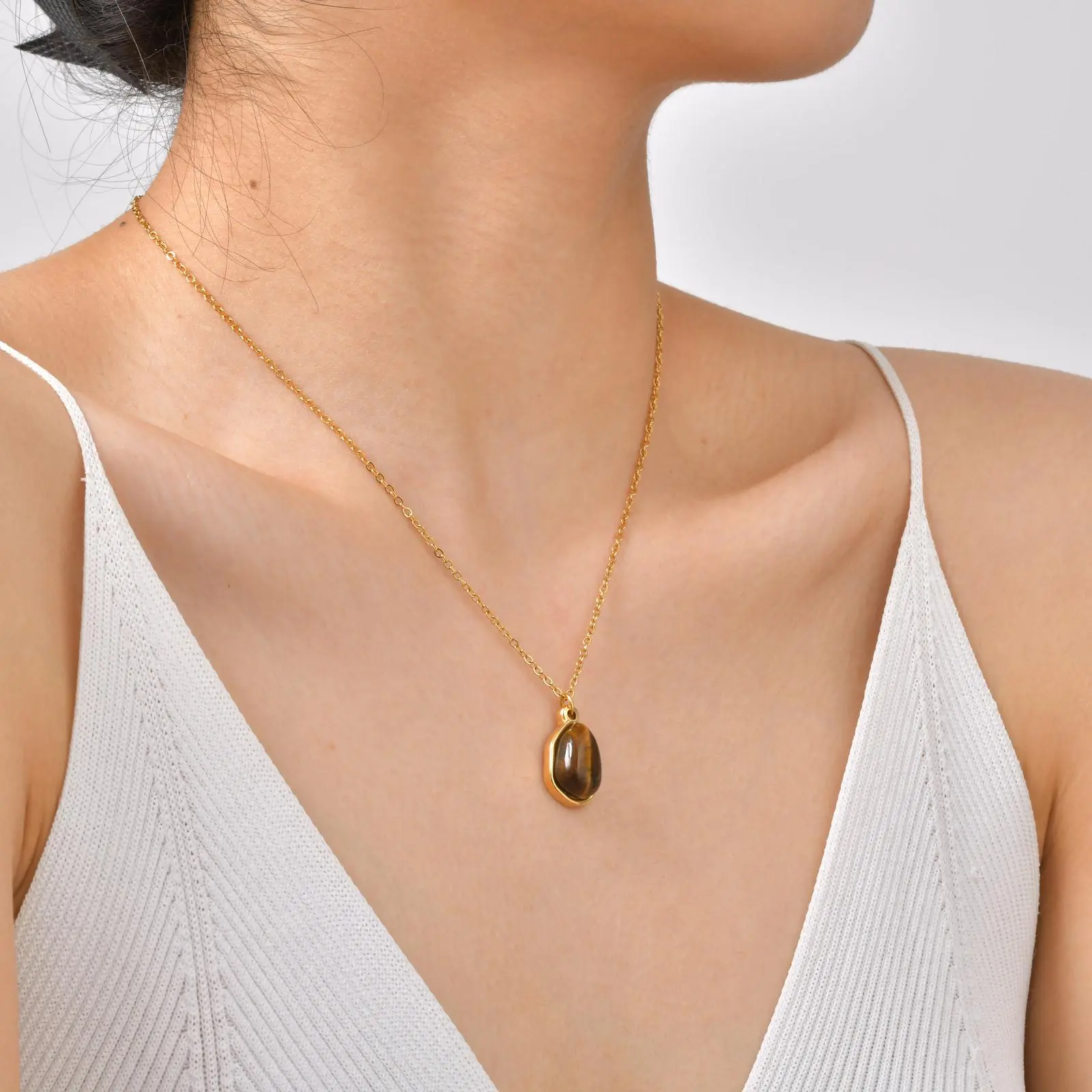 Vnox Elegant Stainless Steel Geometric Natural Tiger's Eye Pendant Necklace for Women, Gold Plated Waterproof Pendant Jewelry