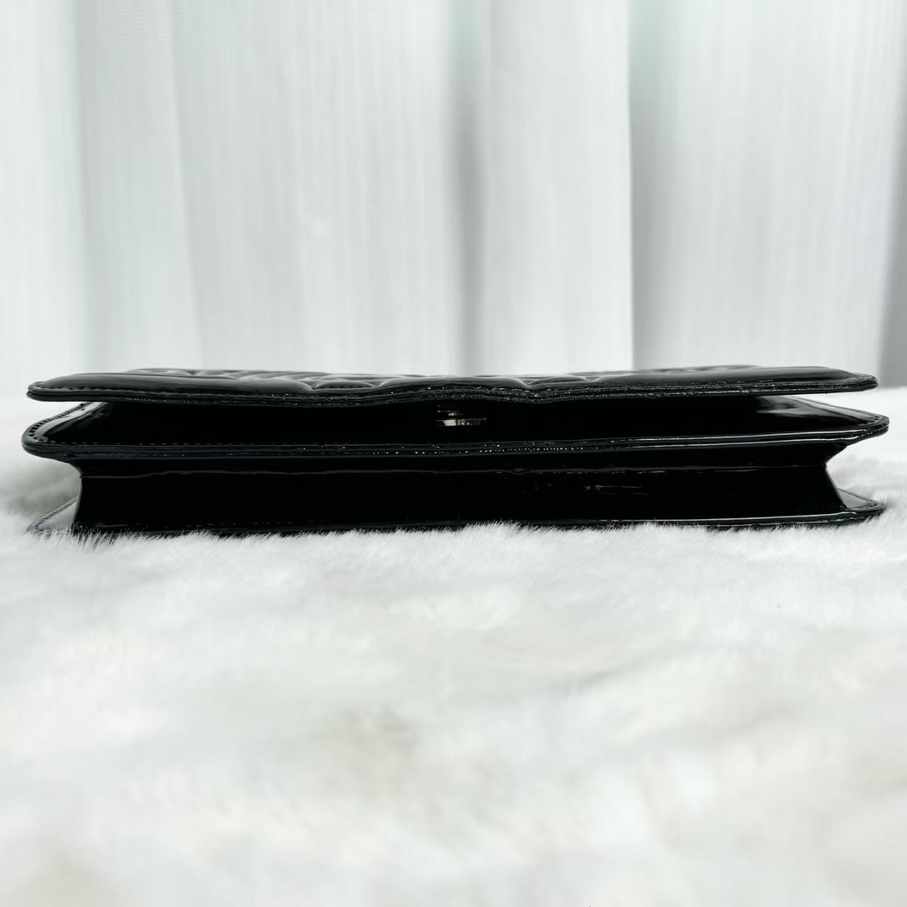 Pre-owned CHANEL Geometric CC Labyrinth Tote | Black Patent Leather with Silver Chain|21207574