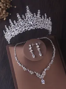 A set of women's silver wedding fashion jewelry, bridal accessories, classic rhinestone crown with necklace and earrings, 4-piece set of wedding dress accessories, also suitable for wedding parties and gatherings, Elegant Jewelry Set, Matching Jewelry Set