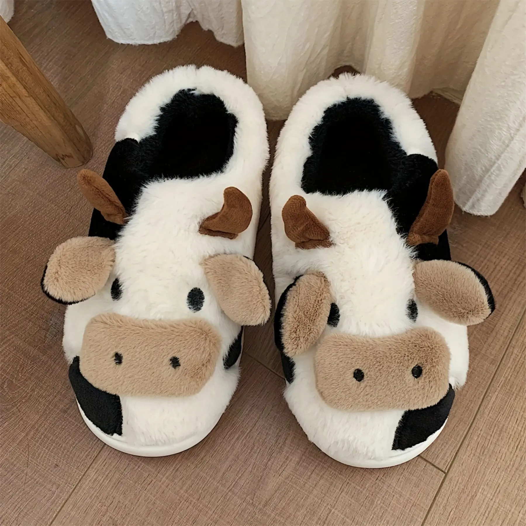 Women's Cow Plush Novelty Slippers, Kawai Closed Toe Warm & Cozy Fluffy Shoes, Indoor Mute Bedroom Slippers 1 Pair Soft Comfortable and Fluffy Home Slippers,Warm Slippers for Indoor and Outdoor Wear,2024 Kawaii Cartoon Fluffy Novelty Slippers