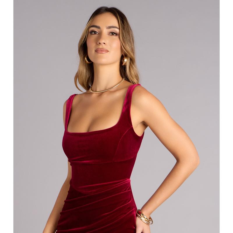 Laylin Velvet Lace-Up Midi Formal Dress