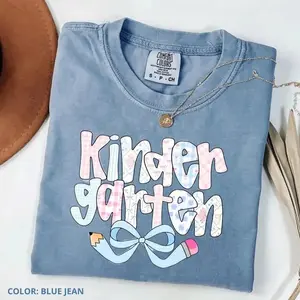 Comfort Colors Preppy Kindergarten Teacher Tshirt Coquette Teacher T-Shirt Pencil Bow Tee Doodle Gra