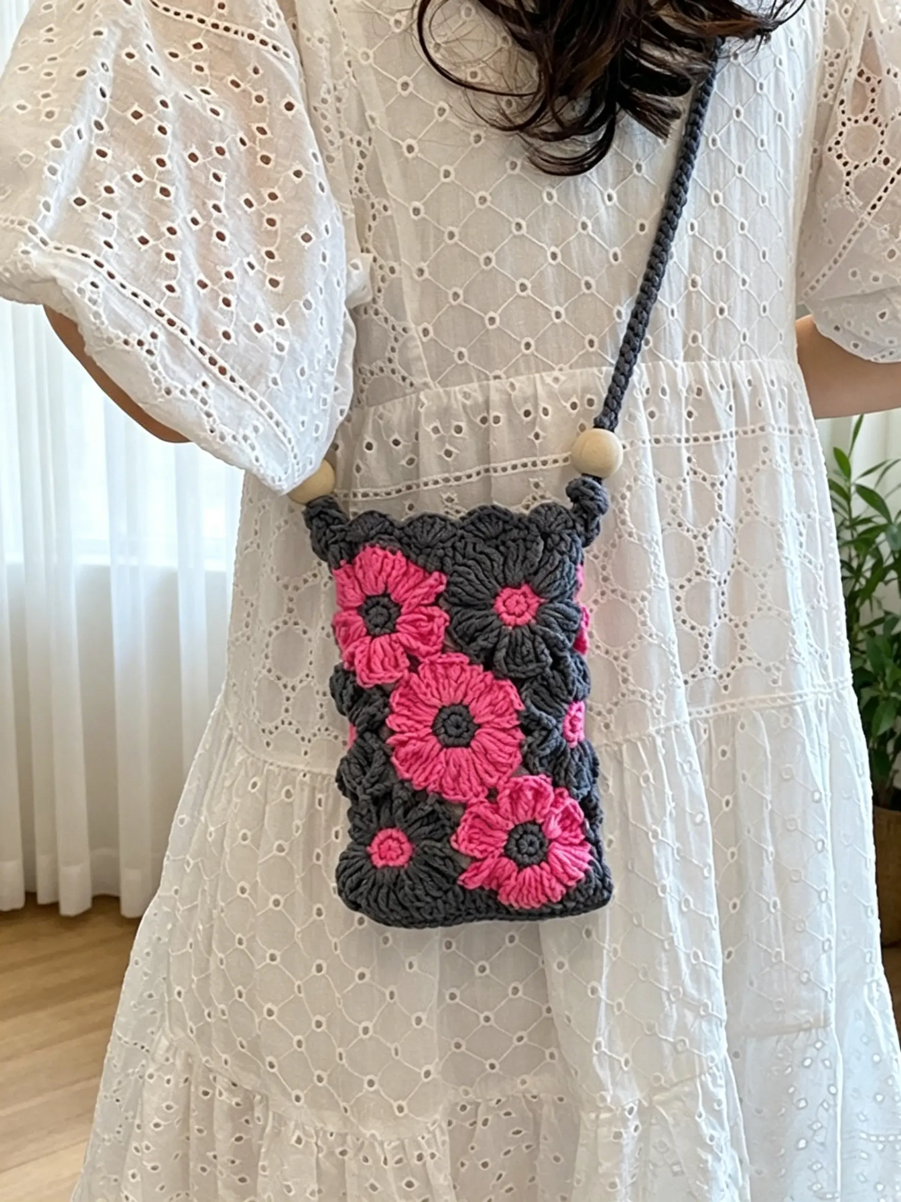 2026 Autumn/Winter Niche Design Crossbody Bag for Women, Cute New Style, Hollowed-out Flower Knitted Bag