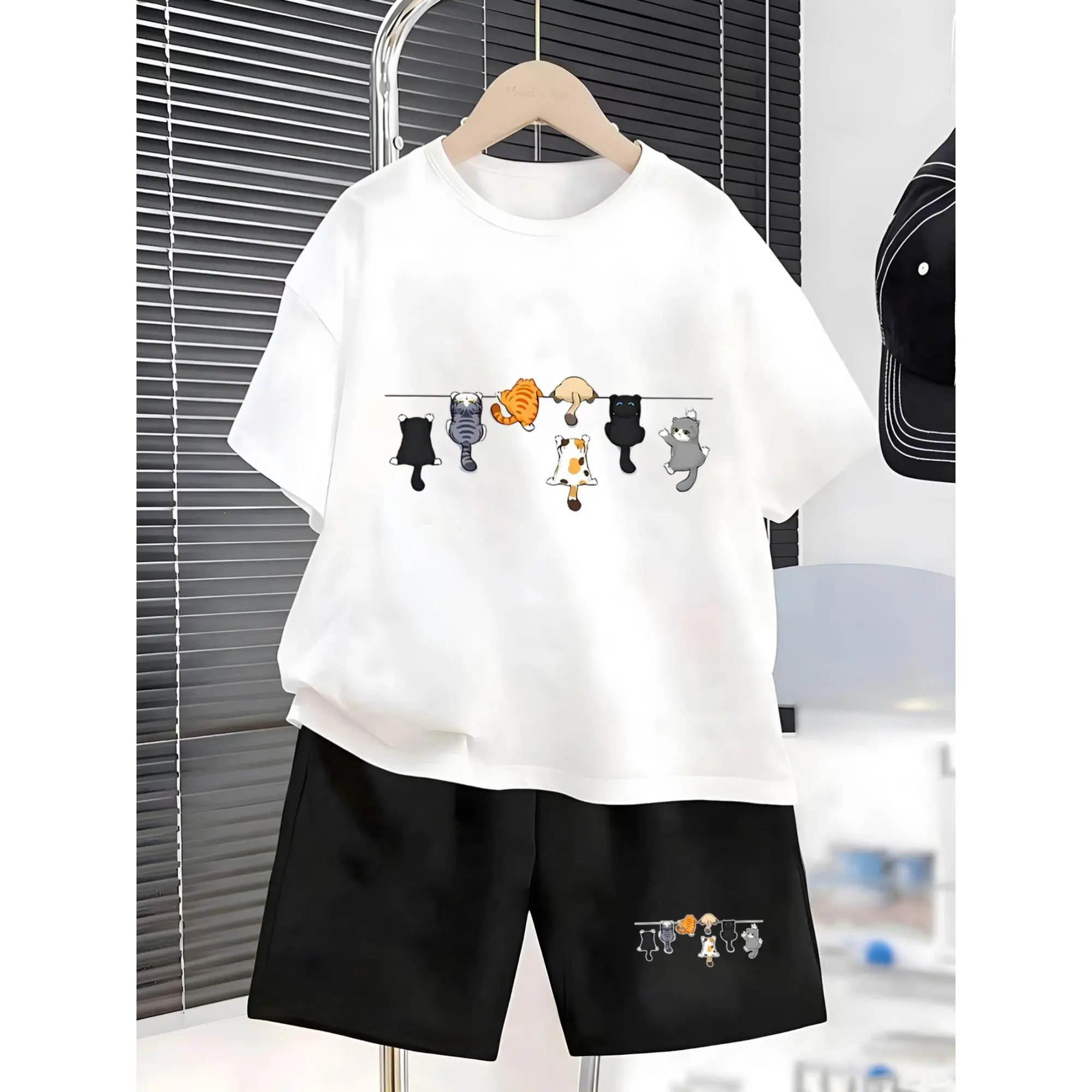 Boys' Trendy Cartoon Kitten Print Short-Sleeved Shorts Two-Piece Set, Soft Polyester Fiber Summer Clothing, Childlike Clothesline Cat Print Casual Suit, Suitable for 5-15 Year Old Children, for Outdoor