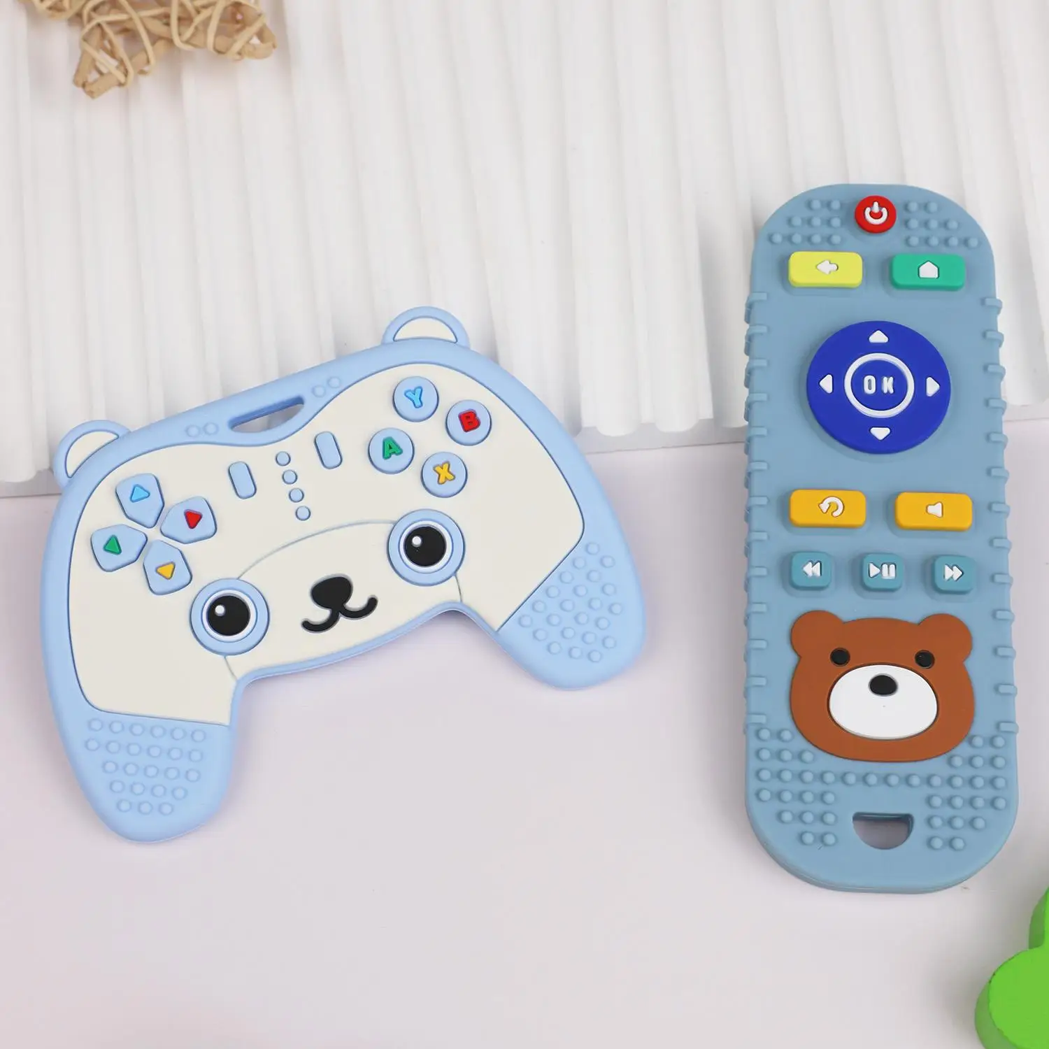 Cute Bear Game Console & Remote Control Toy Design Teething Toy (2 Counts/set), Baby Teether Toy, Soft Silicone Baby Teething Toy, Gift for Baby Girls