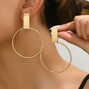 Geometric Minimalist Circle Clip-On Earrings for Women - Simple Fashion Non-Pierced Ear Clips, Daily Wear Ear Clips, Versatile Design for All Seasons