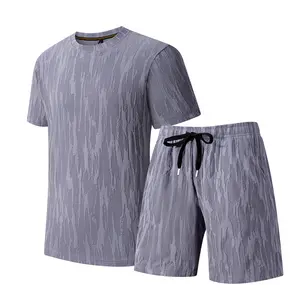 Men’s sports set suitable for street fashion enthusiasts, students, and outdoor lovers; ideal for campus outfits, weekend outings, and outdoor activities—a men’s set suitable for all seasons.