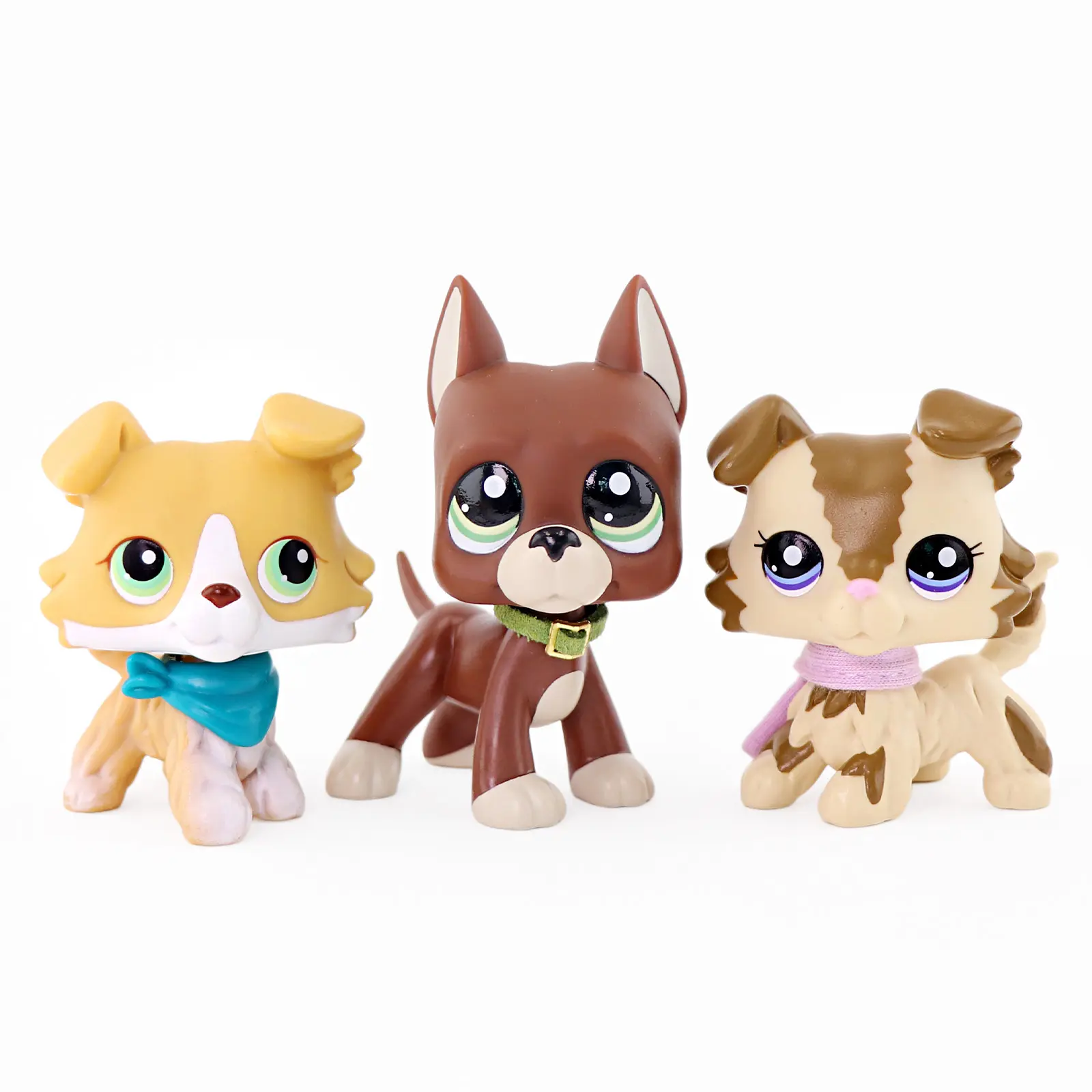3 Pcs Mini Collectible Kitten Figurines, Kawaii Small Cat Figures with Bow Scarf Medal Accessories, Desktop Decor Statues for Hobby Collectors
