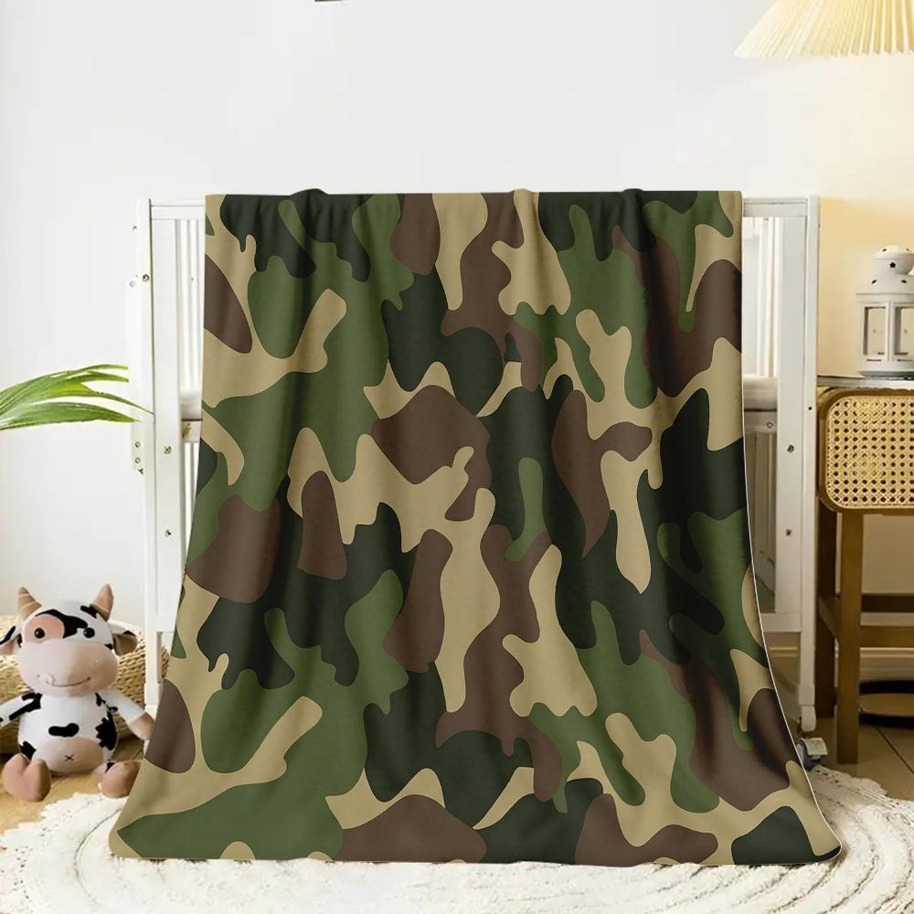 Classic Camouflage Throw Blanket - Military Green Camo Print Flannel Blanket, Cozy Soft Blanket for Hunting Outdoor Lovers