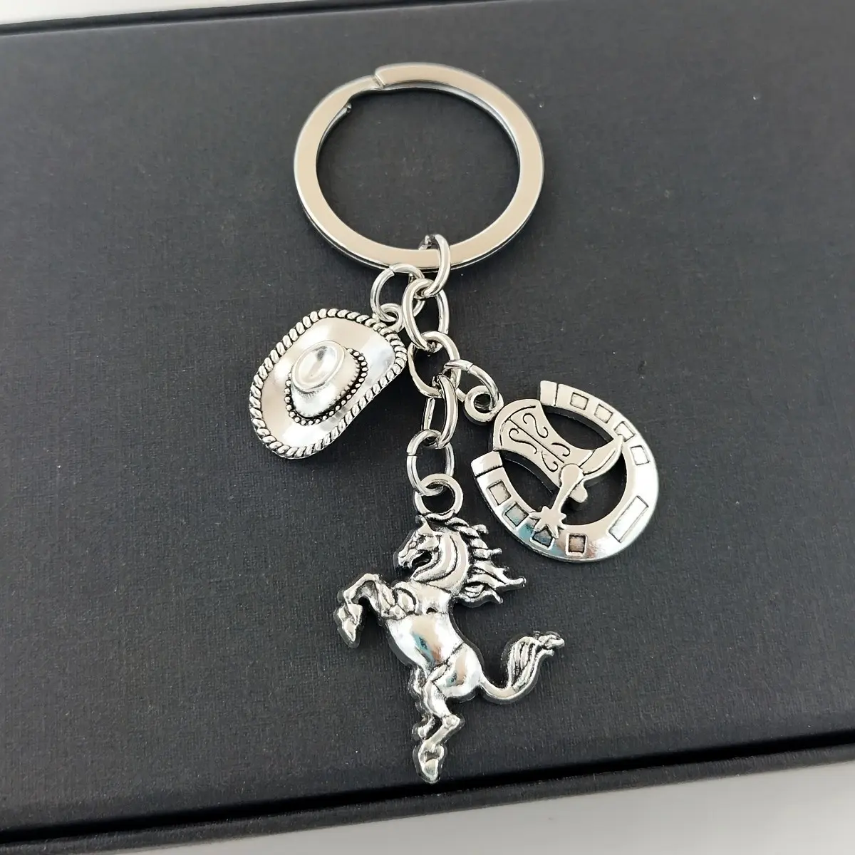 2026 New Western Cowboy Horse Keychain Set, Metal Alloy Pony Hat & Horseshoe Pendant, Thank You Tag, Organza Bag, Ideal Party Favor, Wedding Gift, Keychain Bag Charm, Keychain Decor