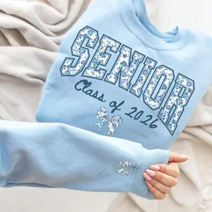 Senior 2026 Sweatshirt,  Class of 2026 Shirt, Coquette Senior 2026 Sweatshirt, Graduation Gift, Senior Mom Sweatshirt, Graduation Sweatshirt, 2026 Senior Gift Hoodie