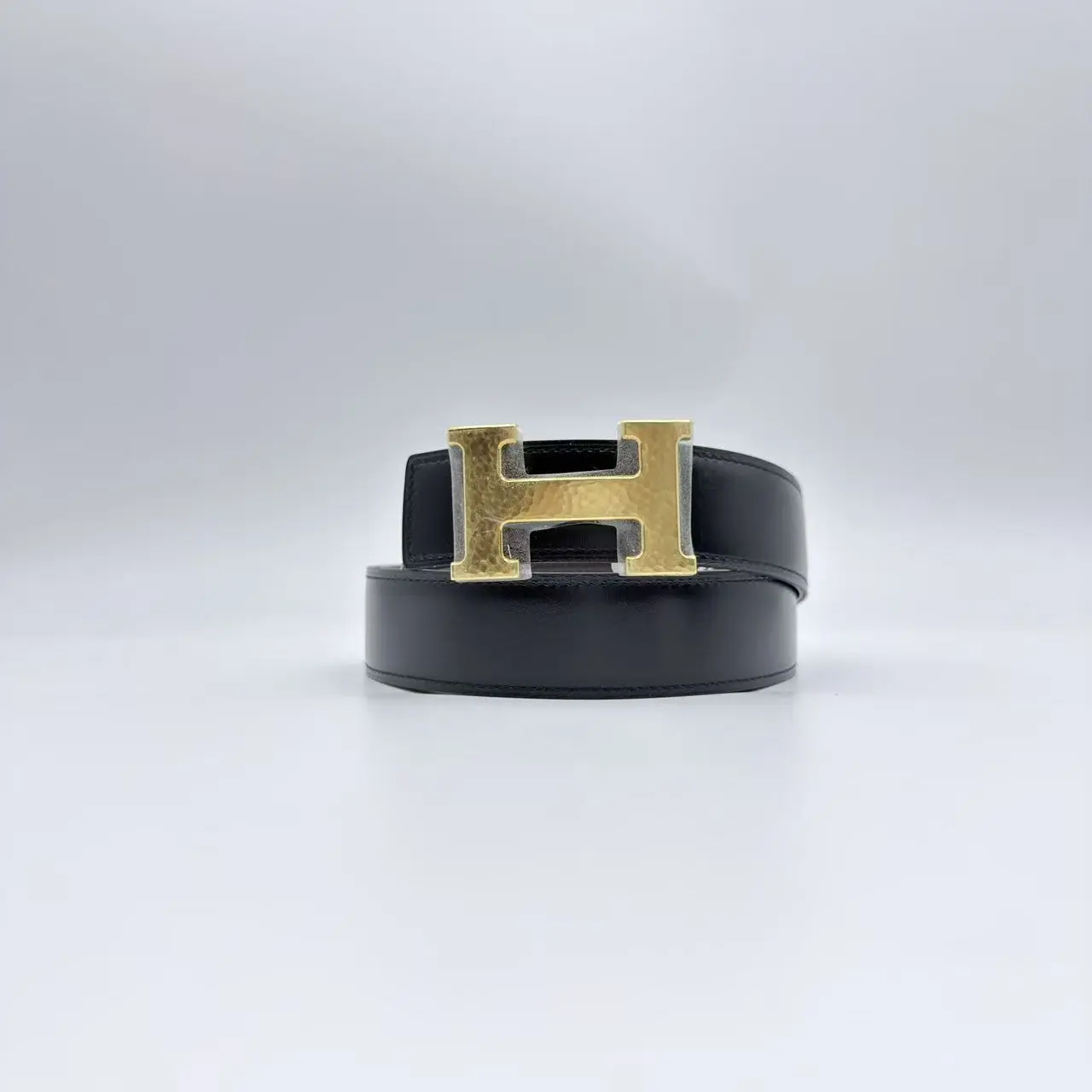 Pre-owned HERMES Shining Gold toned Buckle & Double sided Black and Taupe Leather Belt 32mm Q612