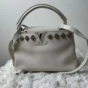 Pre-owned Louis Vuitton Lambskin Shoulder Bags (LV) Capucines Crossbody Shoulder Bag