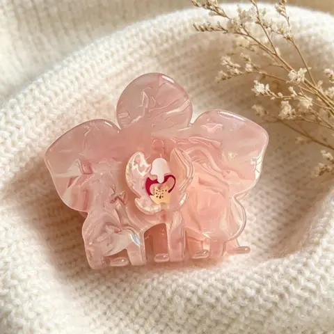 Marble Pattern Orchid Hair Claw, Soft Girl Style Floral Design Hair Accessory, Elegant Flower Hair Clip, Fashionable Hair Jewelry, Floral Hair Accessories, Soft Girl Aesthetic, Unique Marble Pattern, Hijab Hair Clip, Flower Claw Clips