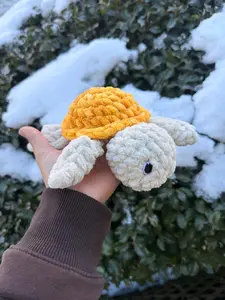yellow shell turtle - crochet