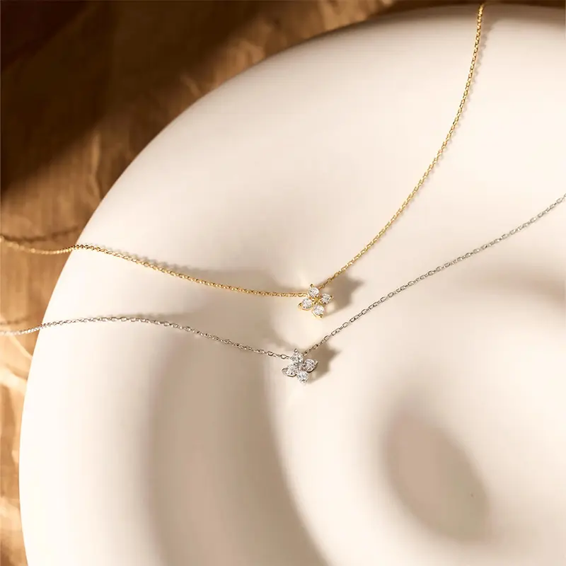 Women's 925 Sterling Silver 4-Leaf Clover Pendant Necklace with Zircon Beads, Crystal Necklaces for Adults, Meaningful Fashion Jewelry Gift, Meaningful Gifts, Daily Wear