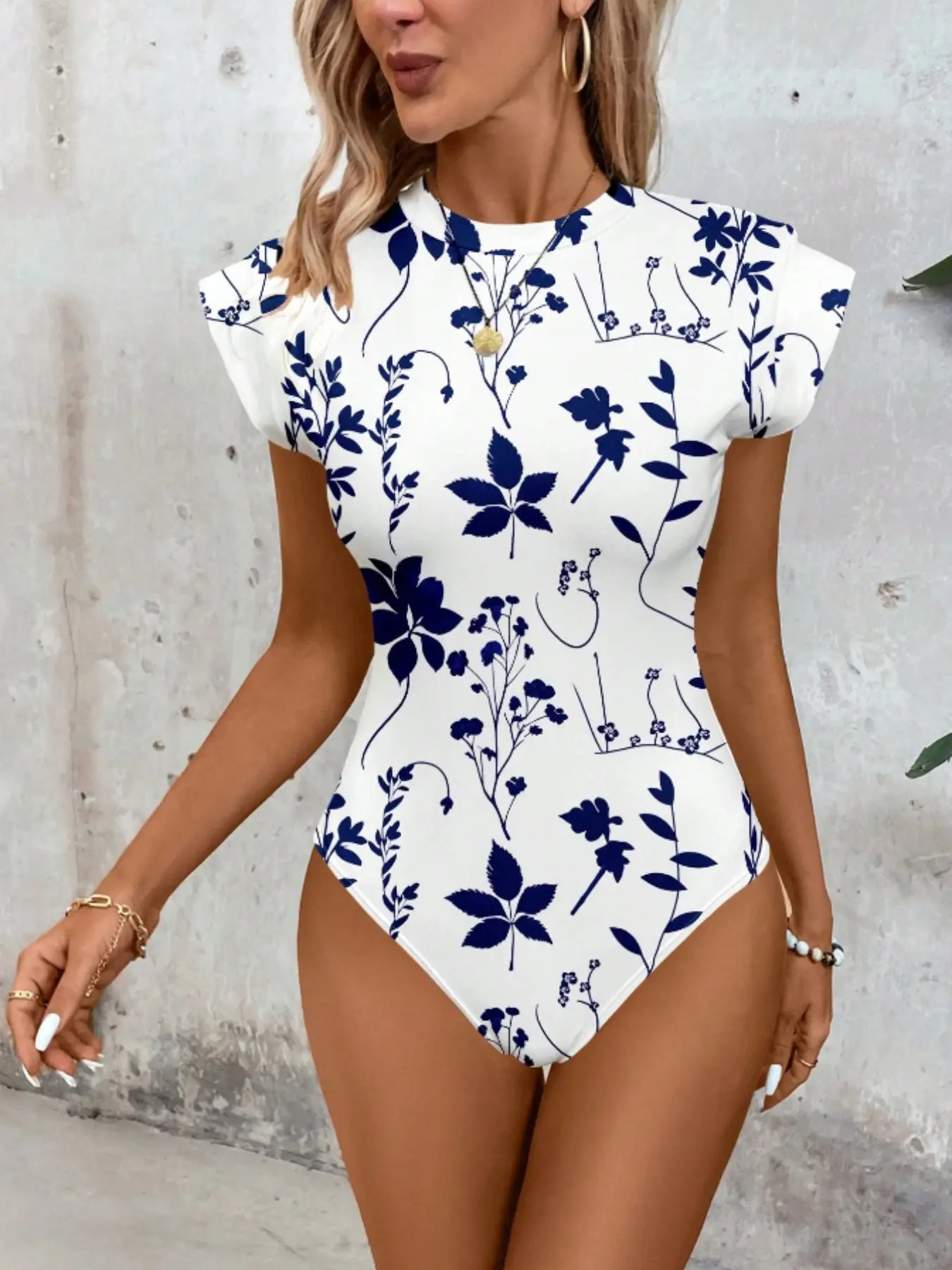 Women's Fashionable One-Piece Pantsuit, Slim-Fitting Floral Printed Tee Top, European & American Style, Casual Wear for Women Bodysuits