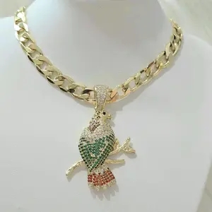 8mmx18inch Cadena cubana plana con dije de aguila en colores trabajado en zc. Laminado de alta calidad