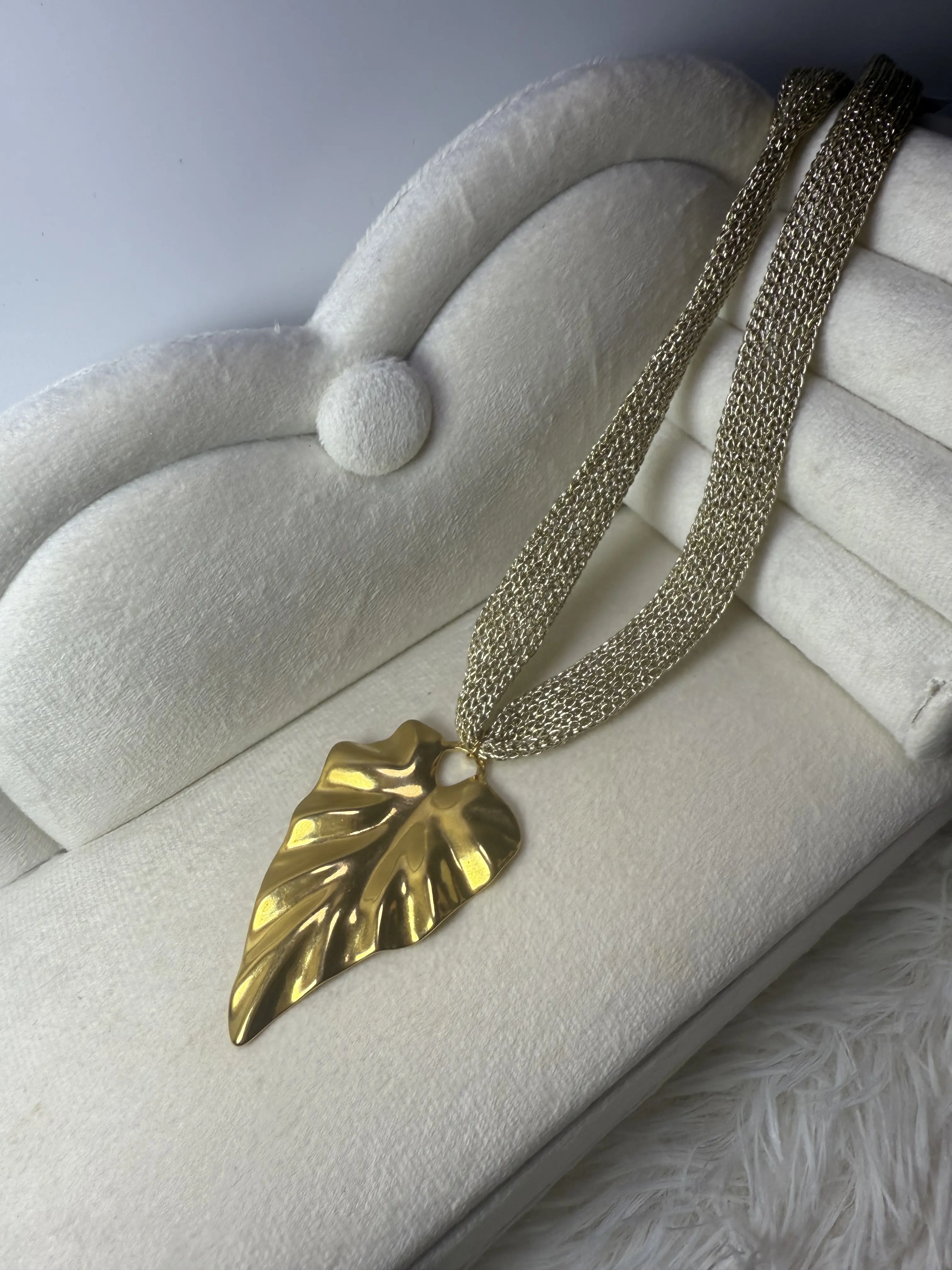 N169- Retro Geometric Necklace, Leaf Pendant 18K Gold