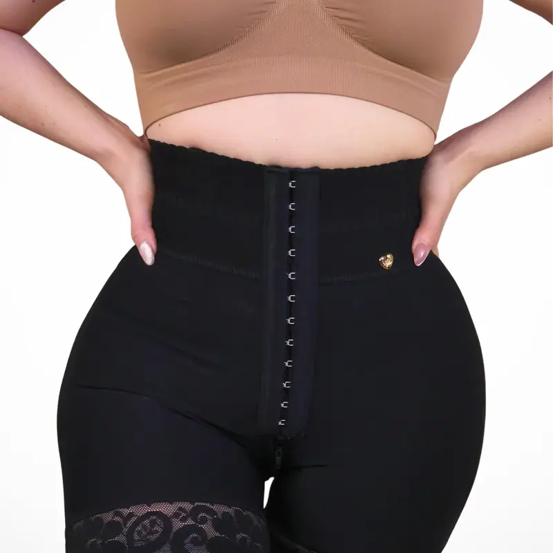 Noely Faja Short Reloj De Arena
