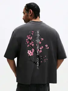 Japanese Samurai Katana Graphic Tee - Cherry Blossom Print Anime T-Shirt, Retro Charcoal Grey Streetwear Top, Oversized Aesthetic Apparel for Men Women, Durable Shape-Retaining Hip Hop Shirt, Edgy Harajuku Style, Premium Summer Streetwear Outfit