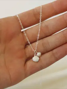 An Elegant, Exquisite and Magnificent Bohemian-style Silver Shell Imitation Pearl Pendant Necklace. It Is Suitable for Women To Wear During Summer Days, Beach Vacations, Music Festival Parties, Etc. It Is Also A Gift for Her.