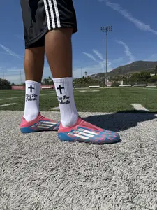 DROP 001 “DIOS POR DELANTE” GRIP SOCKS