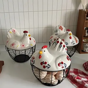 Farmhouse Style Ceramic Chicken Egg Basket with Metal Wire and Lid – Rustic Kitchen Storage Organizer for Eggs, Fruits, Vegetables, Multi-Functional Decorative Food Storage Box