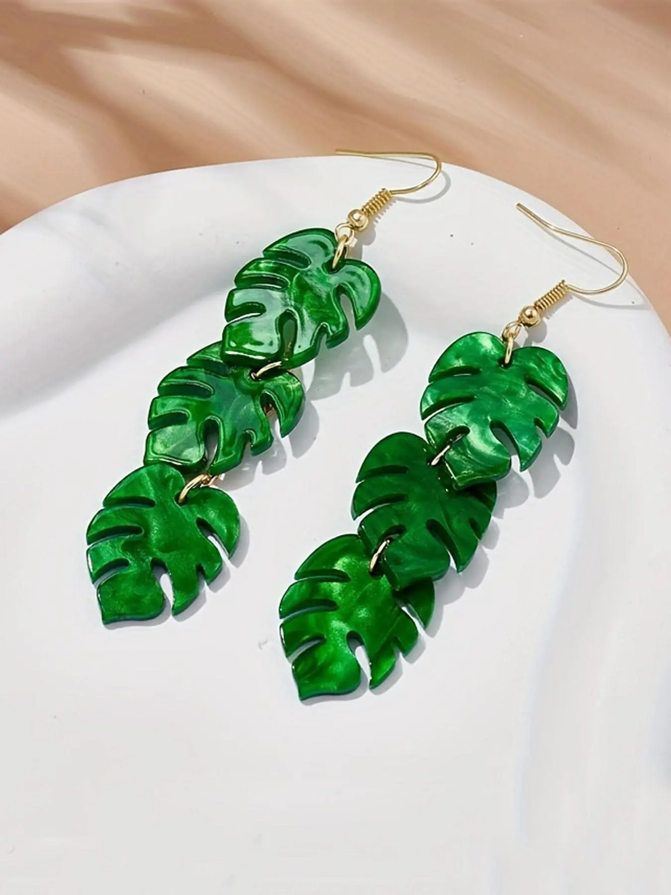 Green Palm Leaf Design Fashion Dangle Earrings, Bohemian Vacation Style Acrylic Jewelry, Trendy Holiday Earrings, Lightweight Earrings, Ear Hook Design, Unique Design Earrings