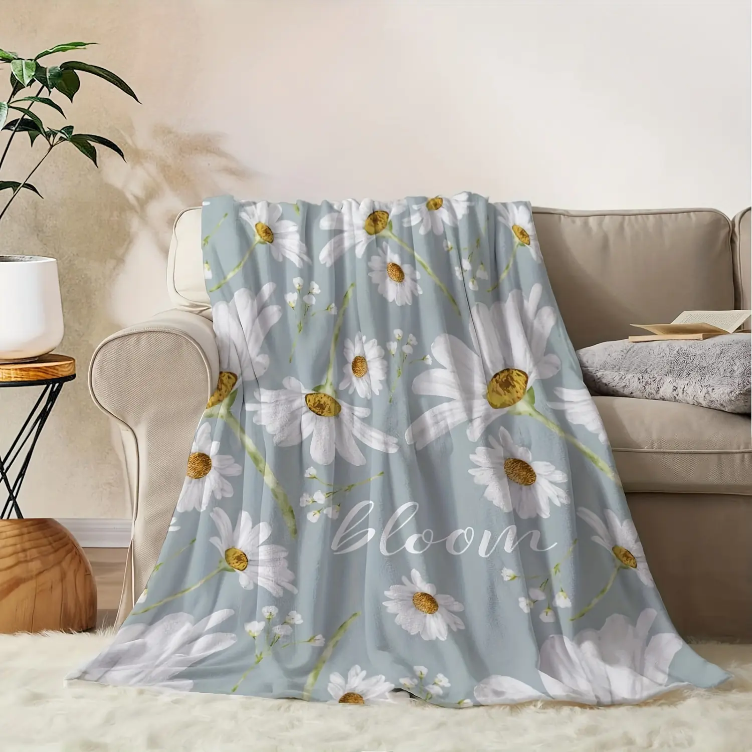 Preppy Style Daisy Pattern Soft Flannel Throw Blanket - All-Season Cozy Knitted Polyester Sofa Blanket, Digital Print Lightweight TV Blanket With No Embellishment, 200-250G Square Weight