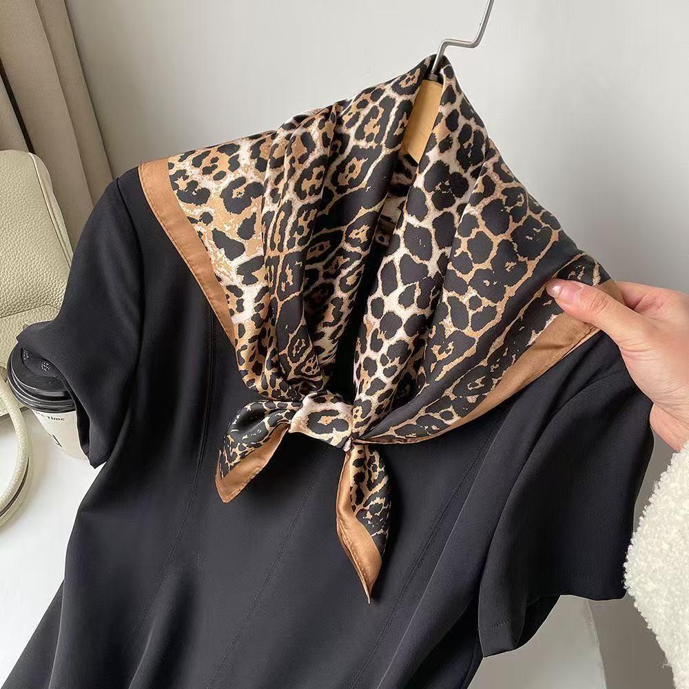 Women’s imitation silk scarf, women’s headscarf, handkerchief, genuine silk scarf, elegant square leopard print silk scarf—suitable for weddings, parties, art dates, outings, travel, and as a gift for women.