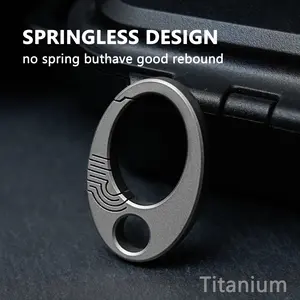 Titanium alloy high hardness mini keychain, simple design, can hold car keys and household keys.