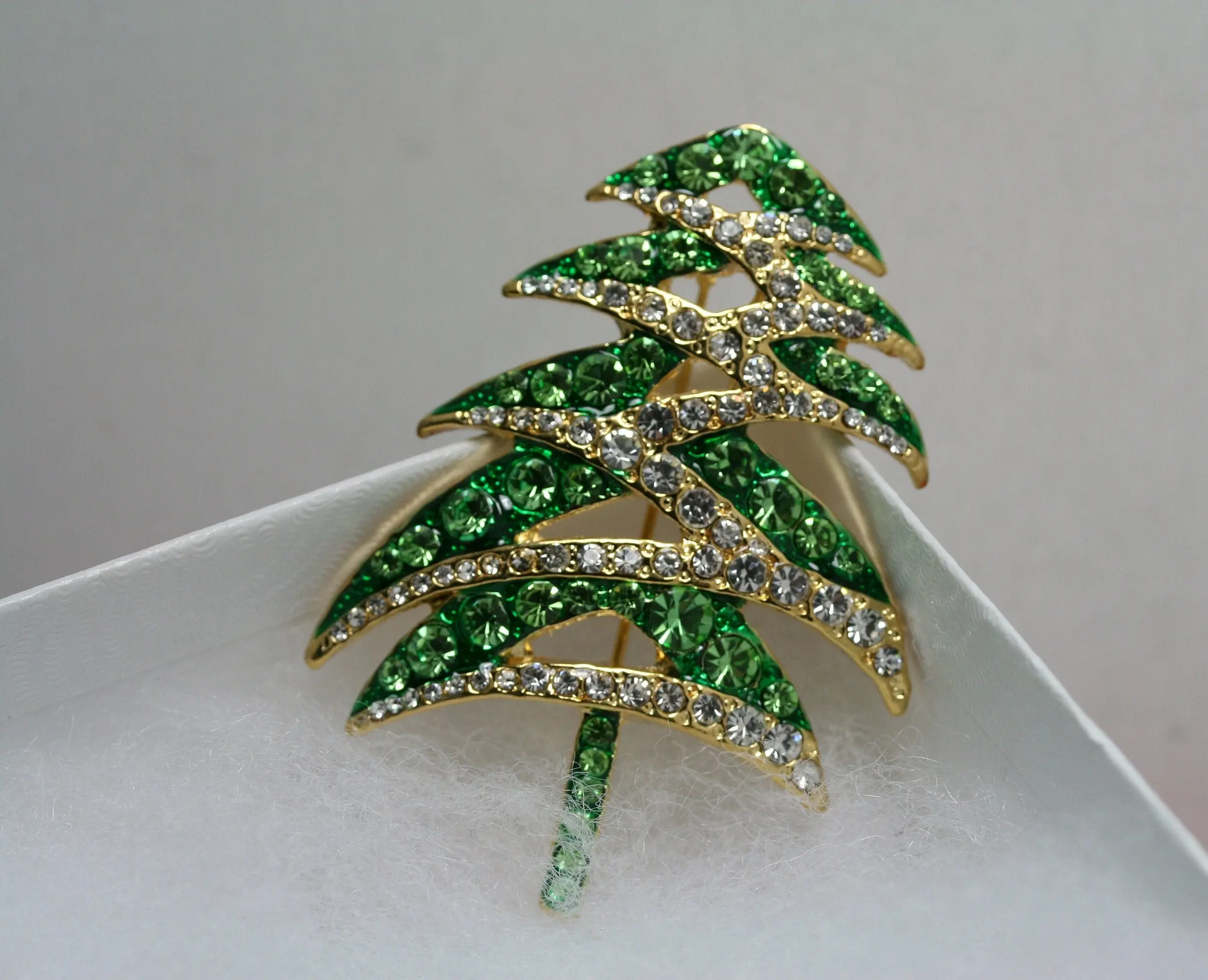 Women's Green Rhinestone Christmas Tree Brooch Pin - Elegant 2.5"H x 1.75"W Festive Holiday Jewellery, Skinny Clothing Accessory for Female Festive Look, Skinny Size
