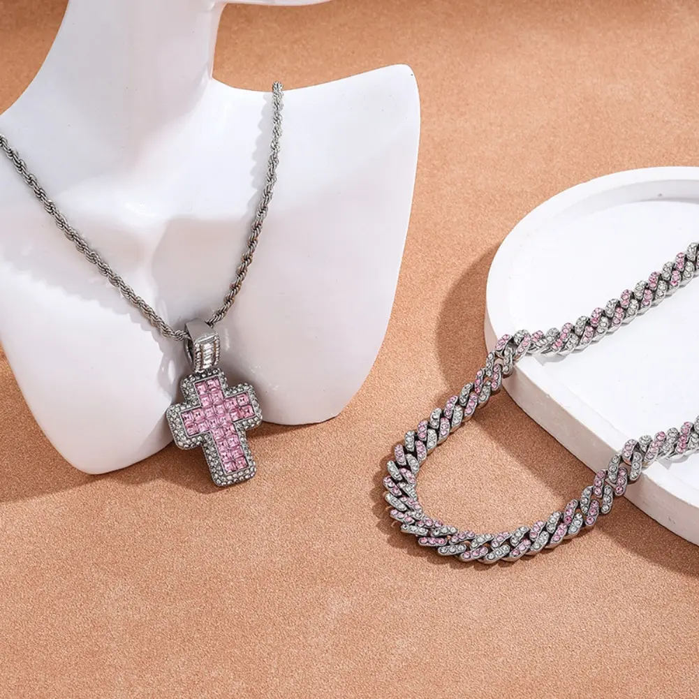 Cuban chain + twisted A