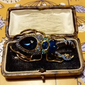 Large bohemian style beetle brooch, shiny blue gemstones - Luxury men's women's jacket accessories, party accessories | bohemian style | fine craftsmanship, beetle accessories