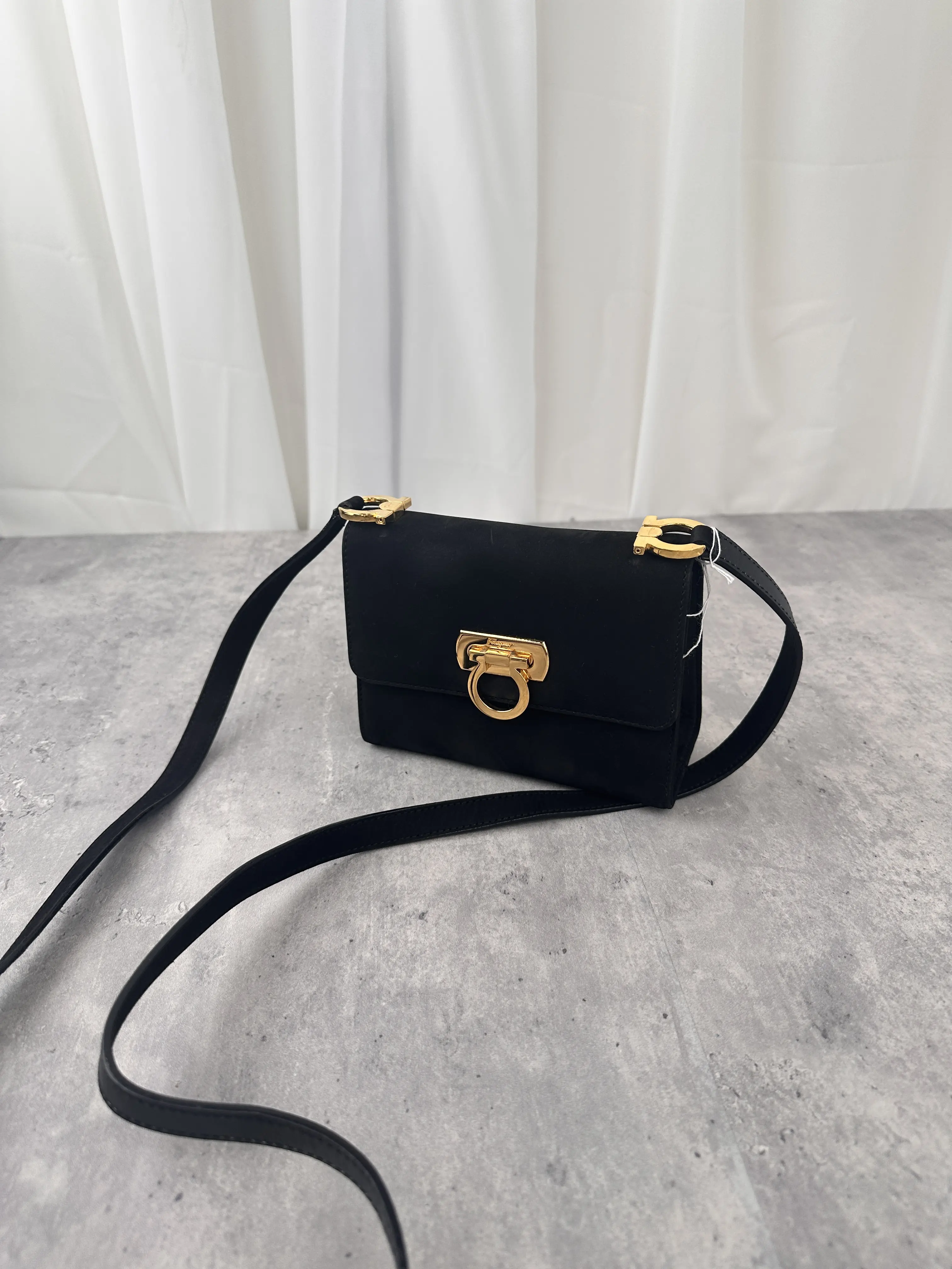 Pre-owned SALVATORE FERRAGAMO suede Shoulder Bags FERRAGAMO Shoulder Bag MR10042026A817