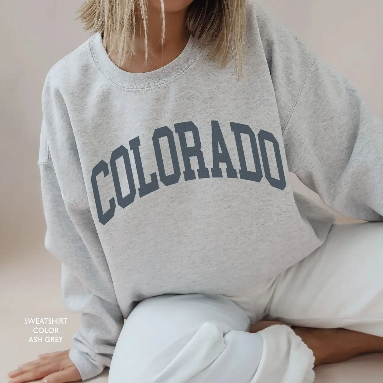Colorado Sweatshirt Faded Vintage Aesthetic Ski Colorado Crewneck Trendy Varsity Style Minimalist Unisex Colorado Sweatshirt 36M96