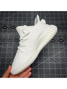 Vibrant street unisex shoes convey free dressing philosophy of new generation, smooth lines add vivid charm to looks, blend popular fashion elements and perfectly match mainstream dressing preference among young social groups.